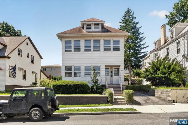 $2,500 | 290 Lafayette Avenue, Unit 2, Cliffside Park, NJ 07010