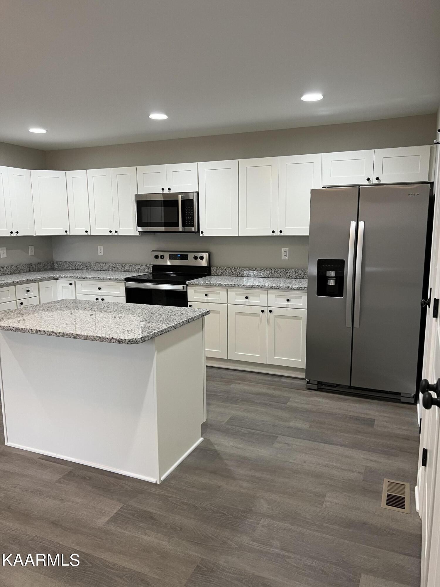 801809 East Lincoln Road Alcoa, TN 37701 - Photo 3 of 15 Gallery Image 3