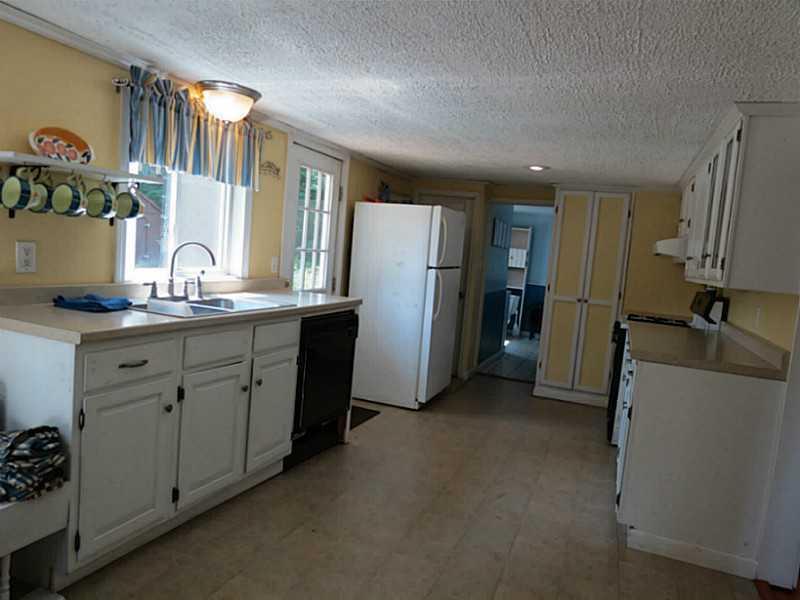 27 Boulder Road Raymond, ME 04071 - Photo 7 of 29 Kitchen.