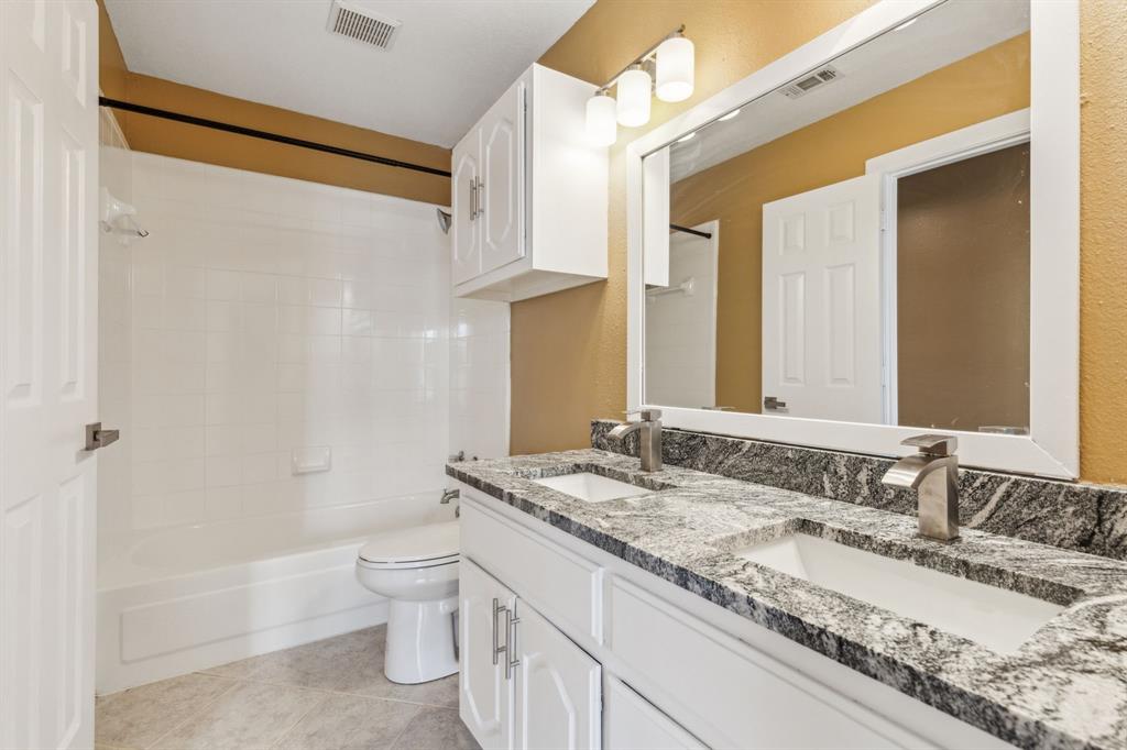 9434 Abbey Road Irving, TX 75063 - Photo 21 of 26 Guest Bath with double vanities