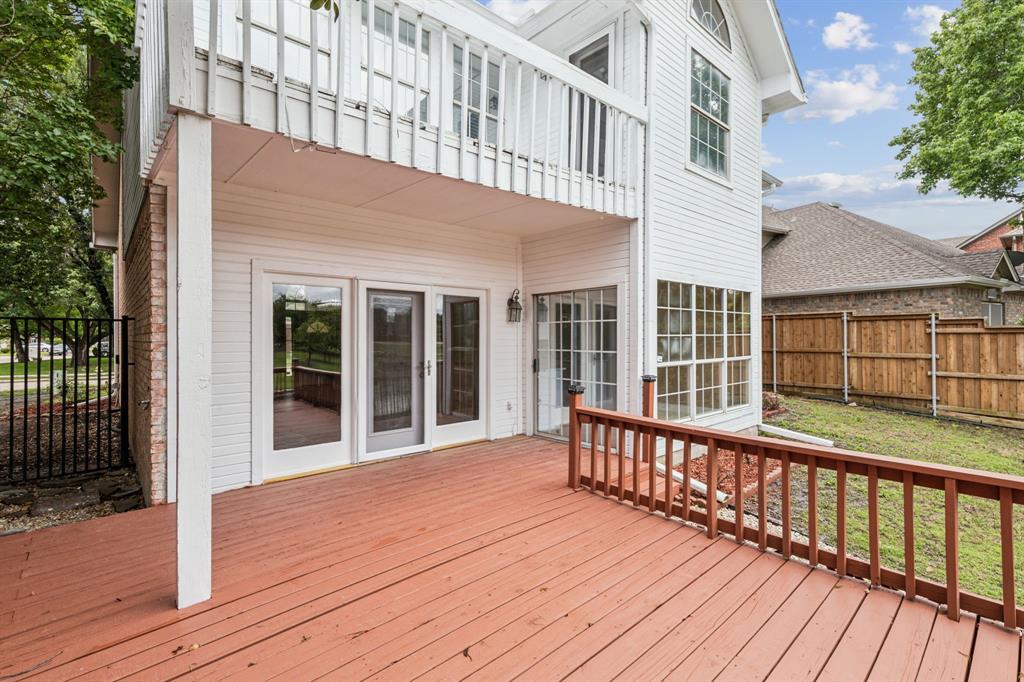 9434 Abbey Road Irving, TX 75063 - Photo 24 of 26 Deck