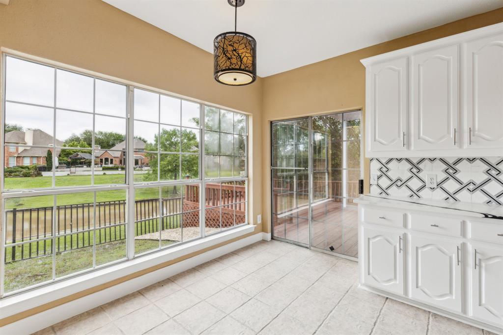 9434 Abbey Road Irving, TX 75063 - Photo 9 of 26 Enjoy Breakfast with scenic view
