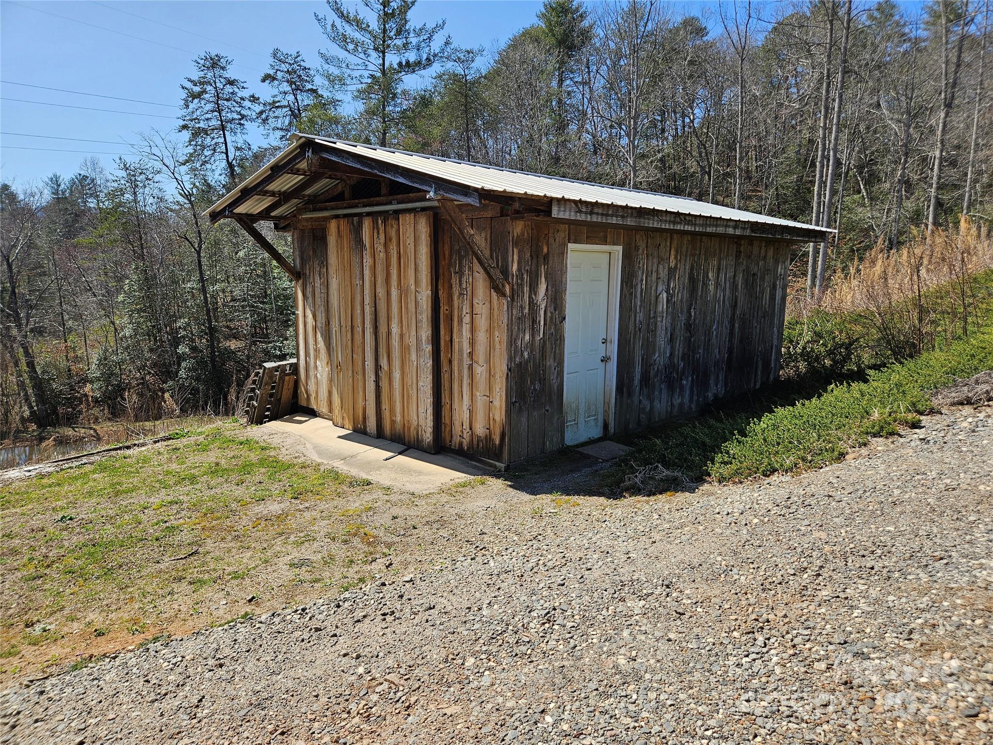 2442 Christopher Road Morganton, NC 28655 - Photo 8 of 42 Gallery Image 8