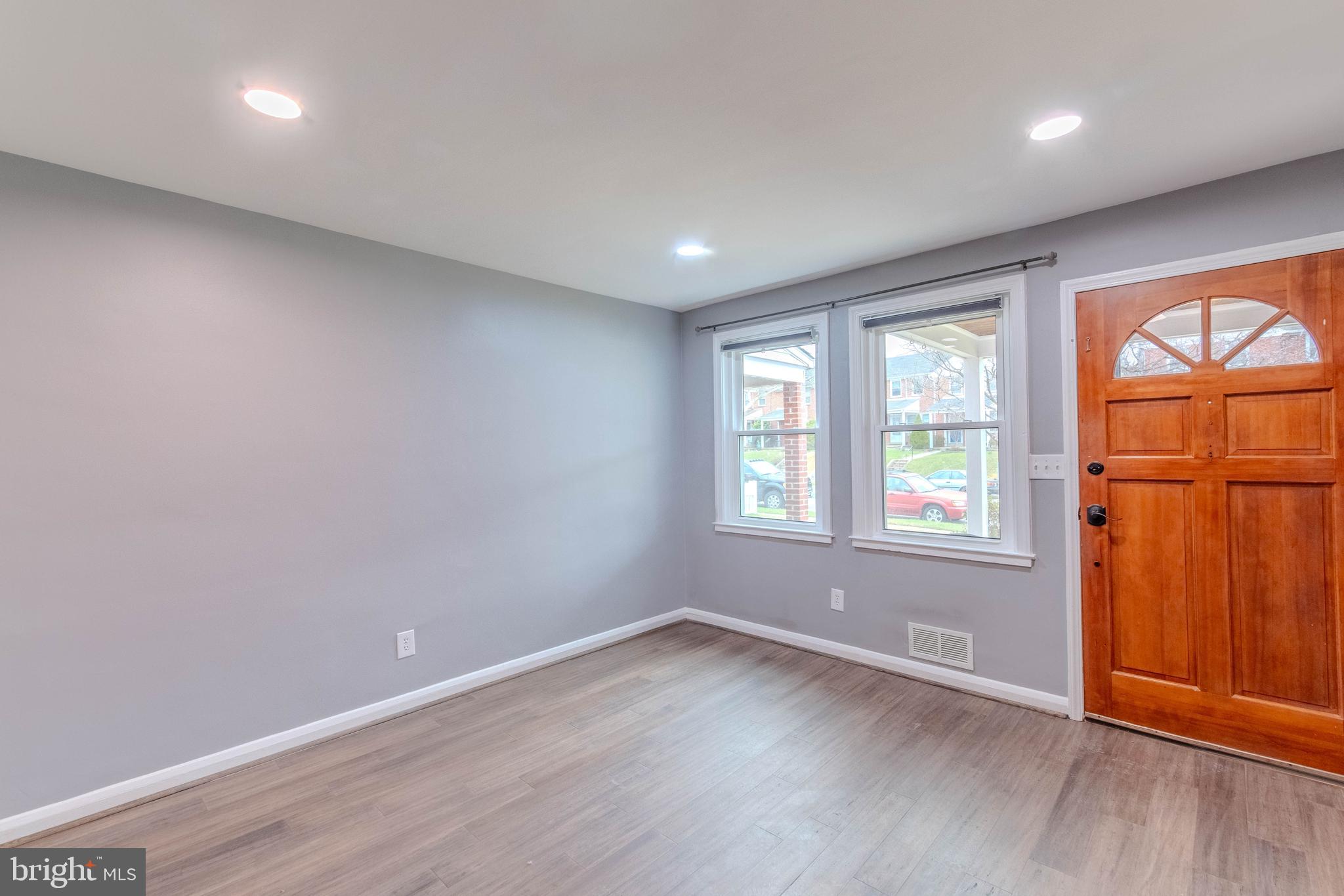 8320 Hillendale Road Baltimore, MD 21234 - Photo 3 of 30 Living Room