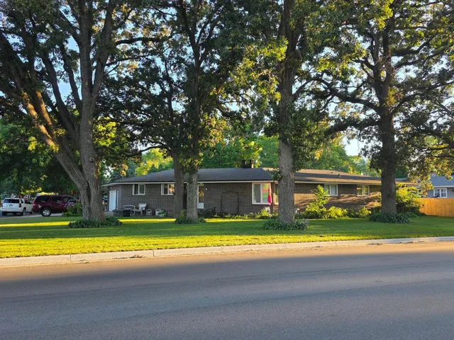 $350,000 | 1020 Roberts Road Southwest, Hutchinson, MN 55350