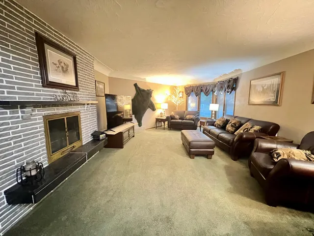 $350,000 | 1020 Roberts Road Southwest, Hutchinson, MN 55350