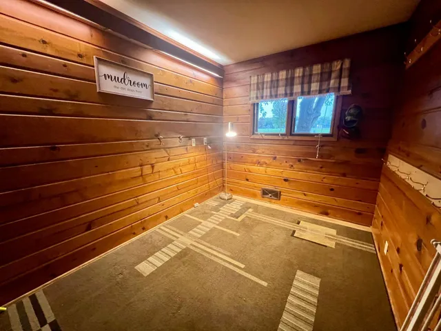 $350,000 | 1020 Roberts Road Southwest, Hutchinson, MN 55350