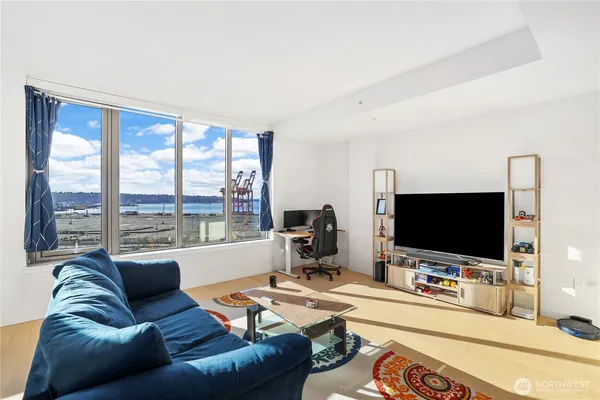 $565,000 | 590 1st Avenue South, Unit 1005, Seattle, WA 98104