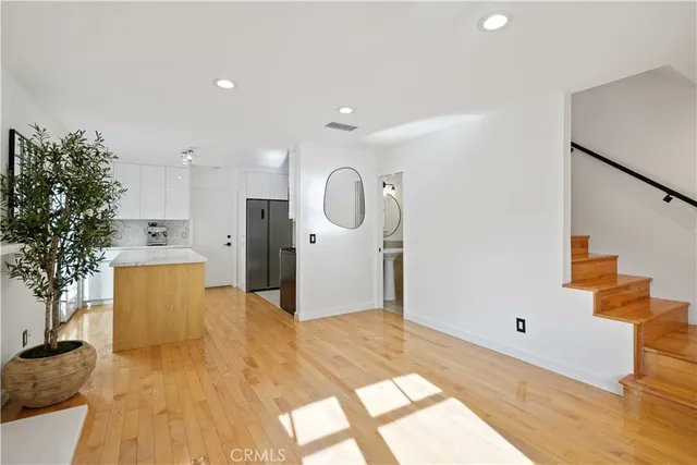 $1,098,000 | 2507 East Glenoaks Boulevard, Glendale, CA 91206