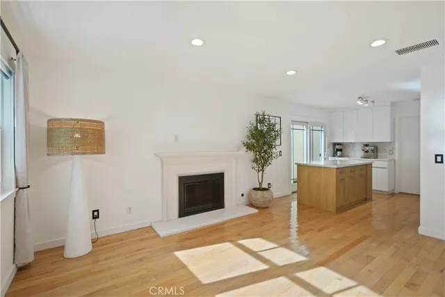$1,098,000 | 2507 East Glenoaks Boulevard, Glendale, CA 91206