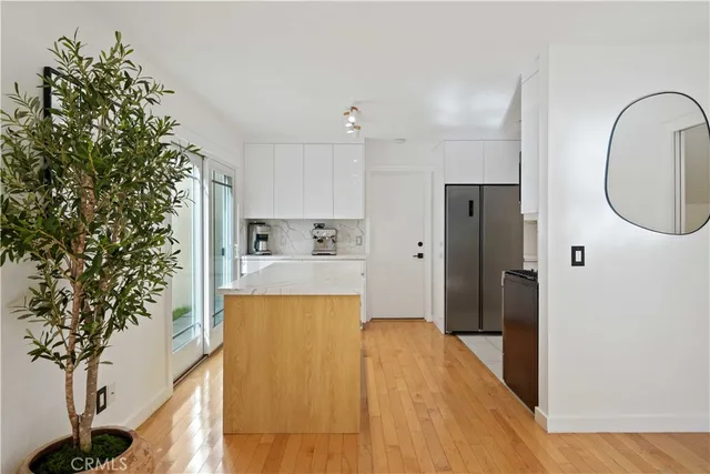 $1,098,000 | 2507 East Glenoaks Boulevard, Glendale, CA 91206