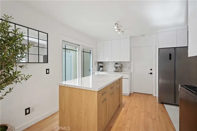 $1,098,000 | 2507 East Glenoaks Boulevard, Glendale, CA 91206