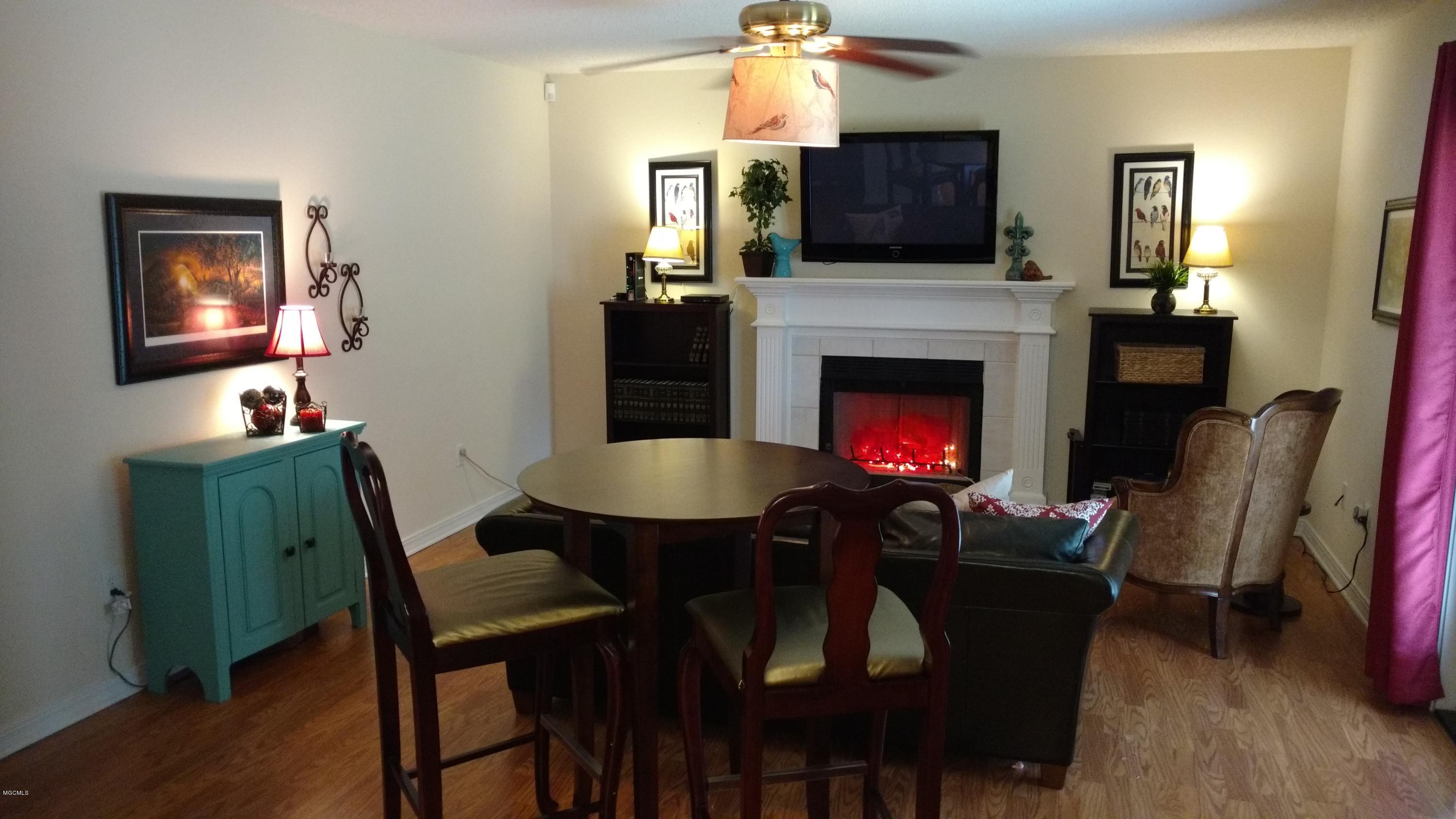 3618 Reeves Lane Ocean Springs, MS 39564 - Photo 11 of 37 Family Room2