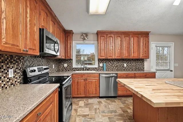 $289,000 | 1140 Eastbrook Drive, Kingsport, TN 37663