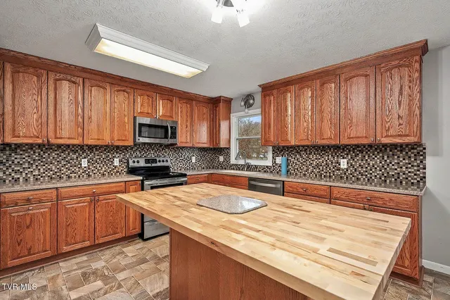 $289,000 | 1140 Eastbrook Drive, Kingsport, TN 37663