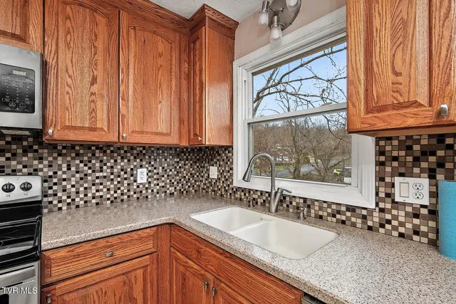 $289,000 | 1140 Eastbrook Drive, Kingsport, TN 37663