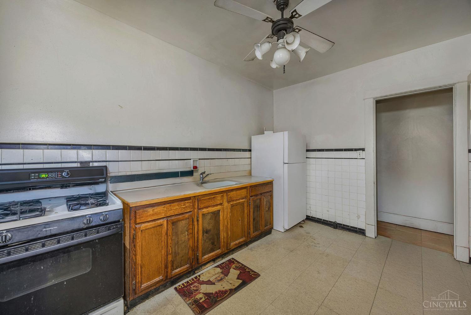 3846 Reading Road Cincinnati, OH 45229 - Photo 3 of 20 Gallery Image 3