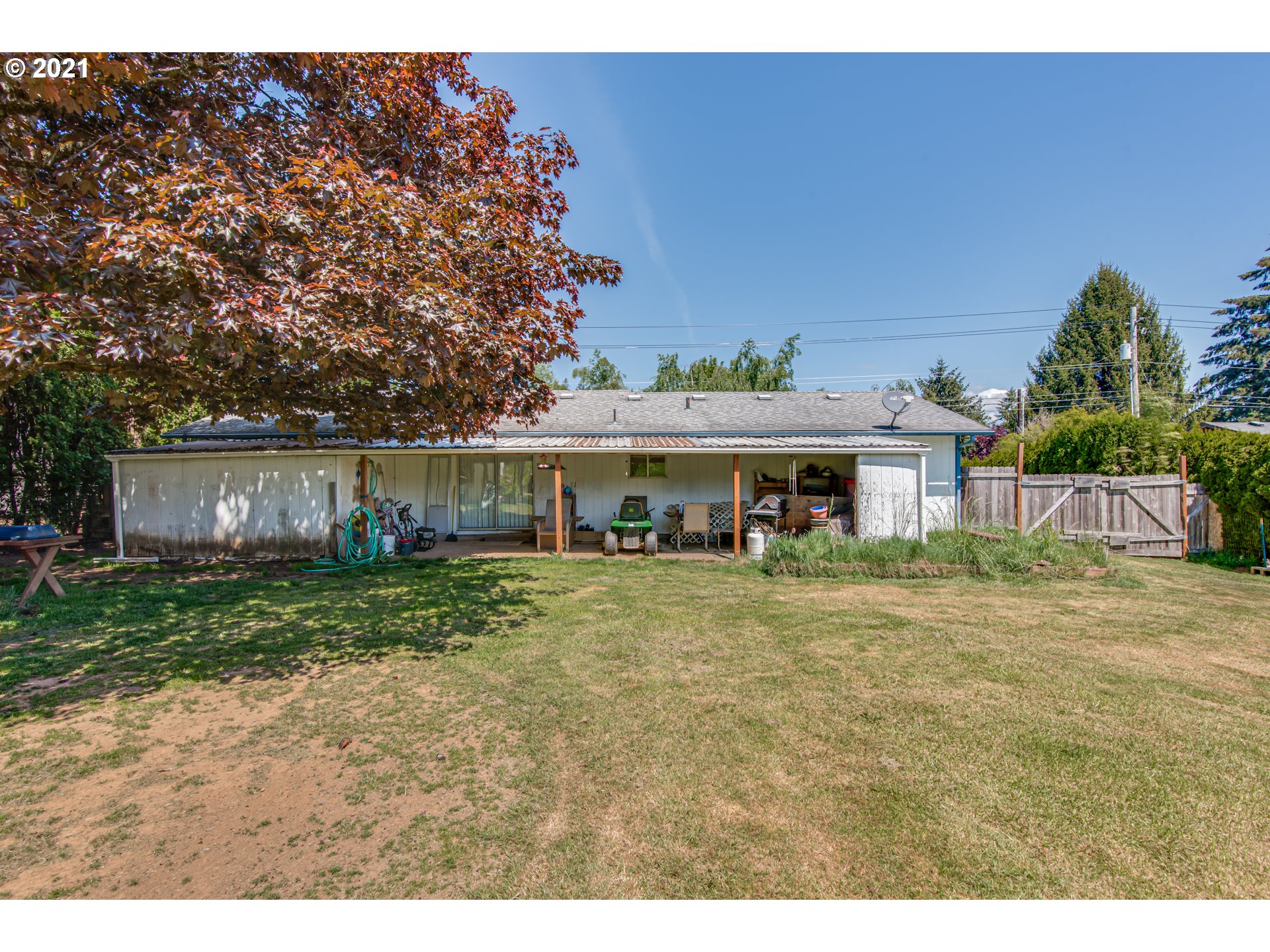 27503 Southeast 15th Street Camas, WA 98607 - Photo 4 of 12 a front view of a house with a garden