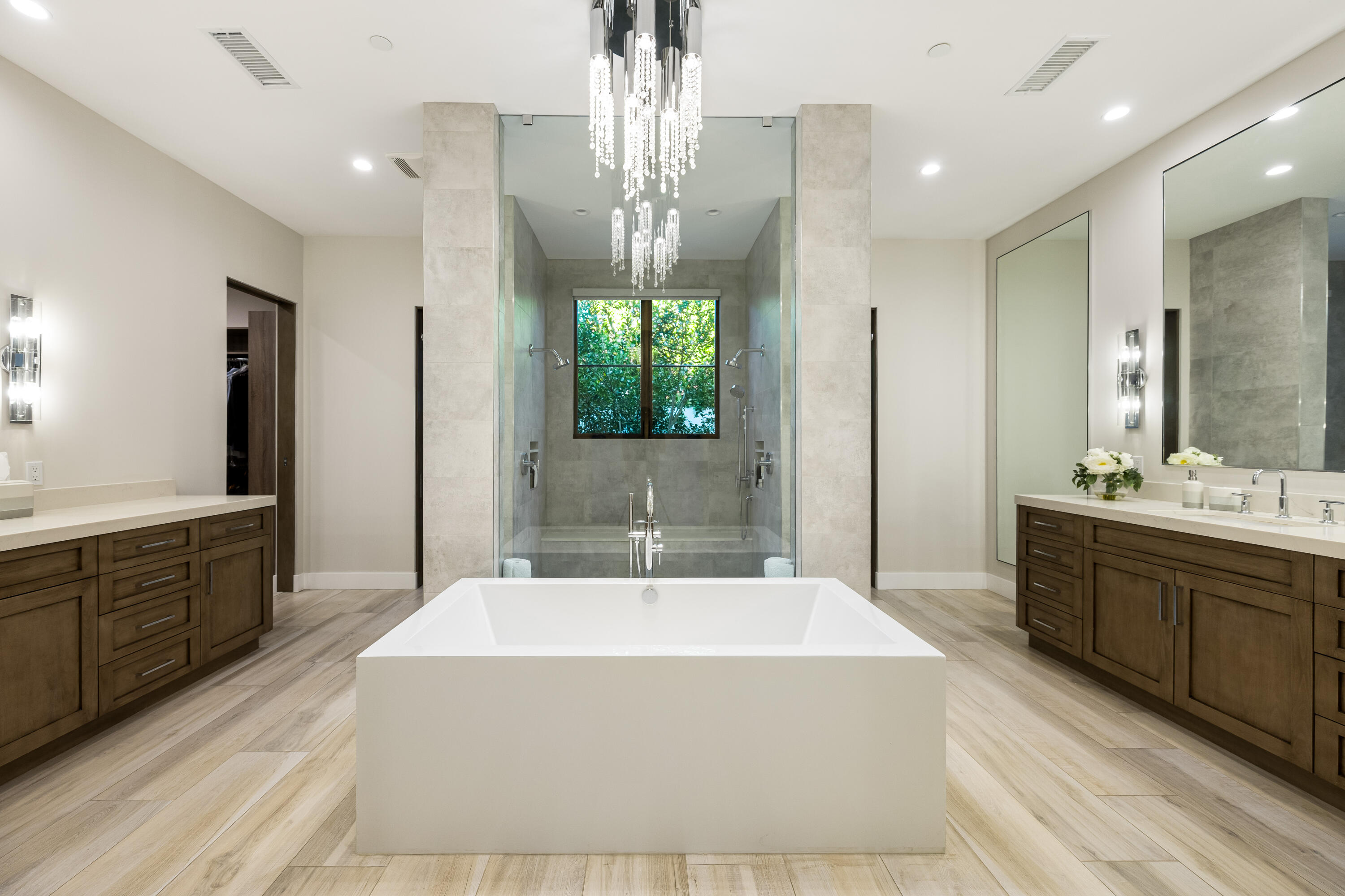 53488 Via Strada La Quinta, CA 92253 - Photo 21 of 56 a spacious bathroom with a tub sink shower and mirror