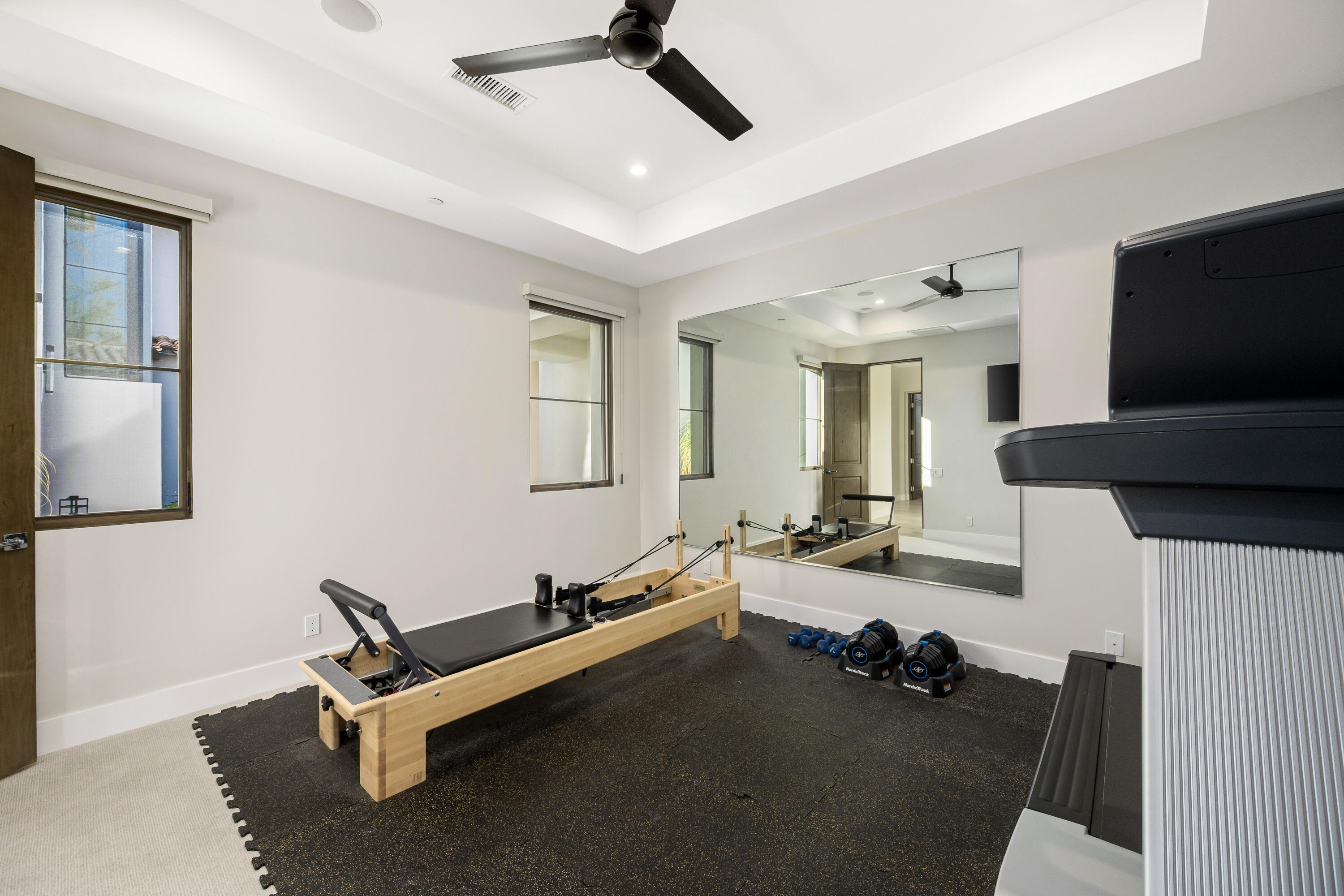 53488 Via Strada La Quinta, CA 92253 - Photo 36 of 56 a room with gym equipment and a flat screen tv