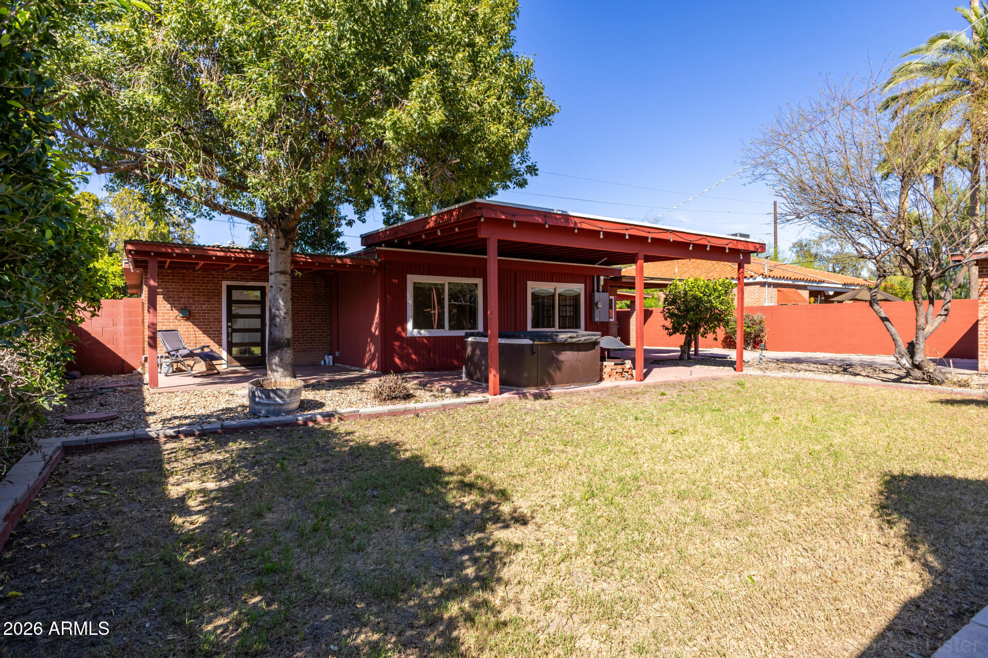 1307 West Thomas Road Phoenix, AZ 85007 - Photo 29 of 35 a view of a patio with table and chairs under an umbrella