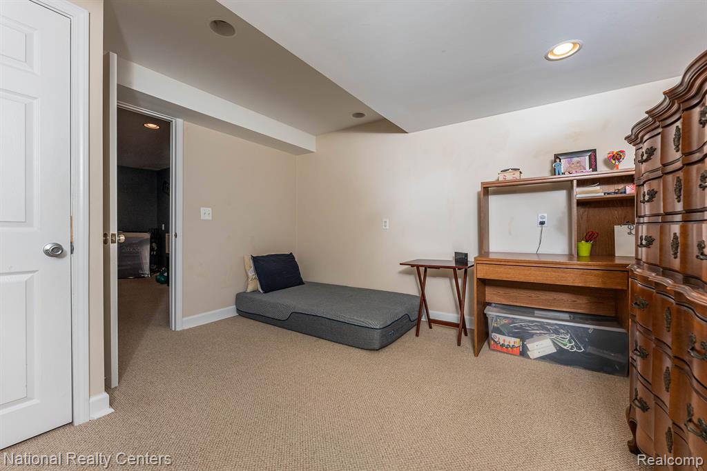 35810 Smithfield Road Farmington, MI 48335 - Photo 39 of 46
