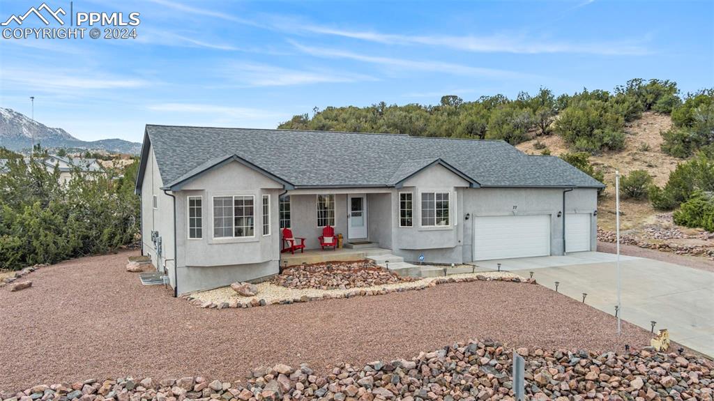 Gorgeous low maintenance home with views and privacy!