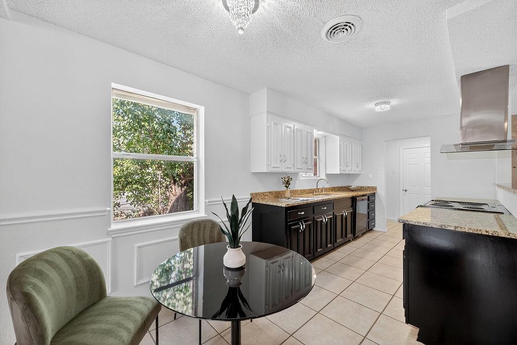 9662 Ferndale Road Dallas, TX 75238 - Photo 18 of 39 a living room with a couch and a table