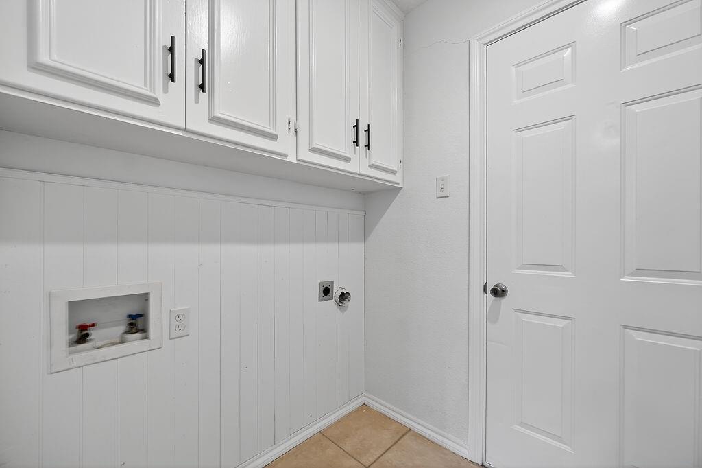 9662 Ferndale Road Dallas, TX 75238 - Photo 36 of 39 a view of cabinets