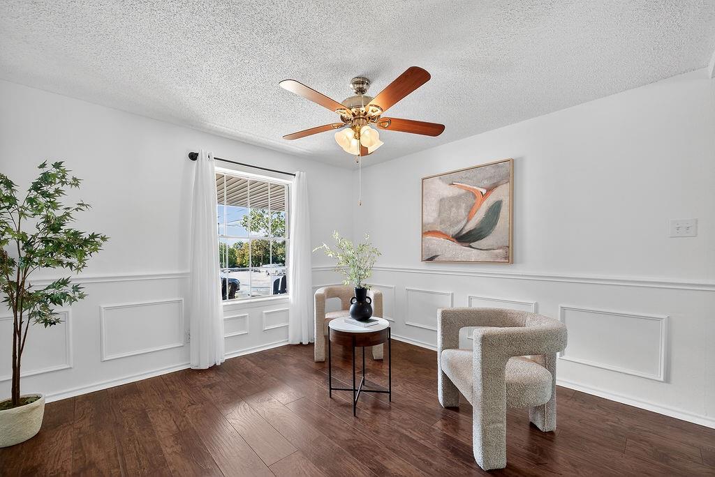 9662 Ferndale Road Dallas, TX 75238 - Photo 10 of 39 a living room with furniture and a potted plant