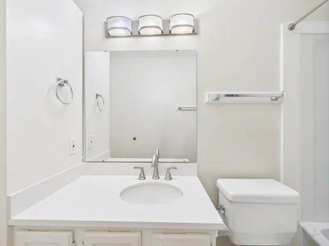 $1,250 | 1000 West 26th Street, Unit 211, Austin, TX 78705