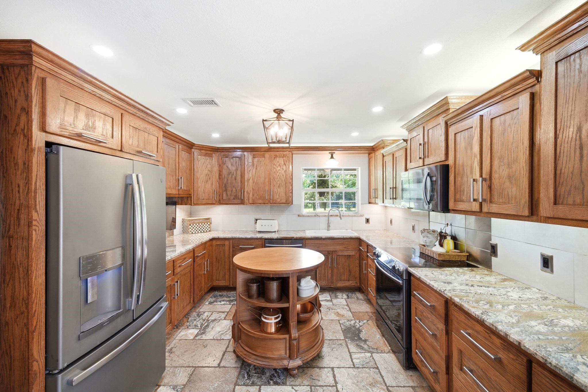 11375 Best Road Beaumont, TX 77713 - Photo 15 of 49 Kitchen.