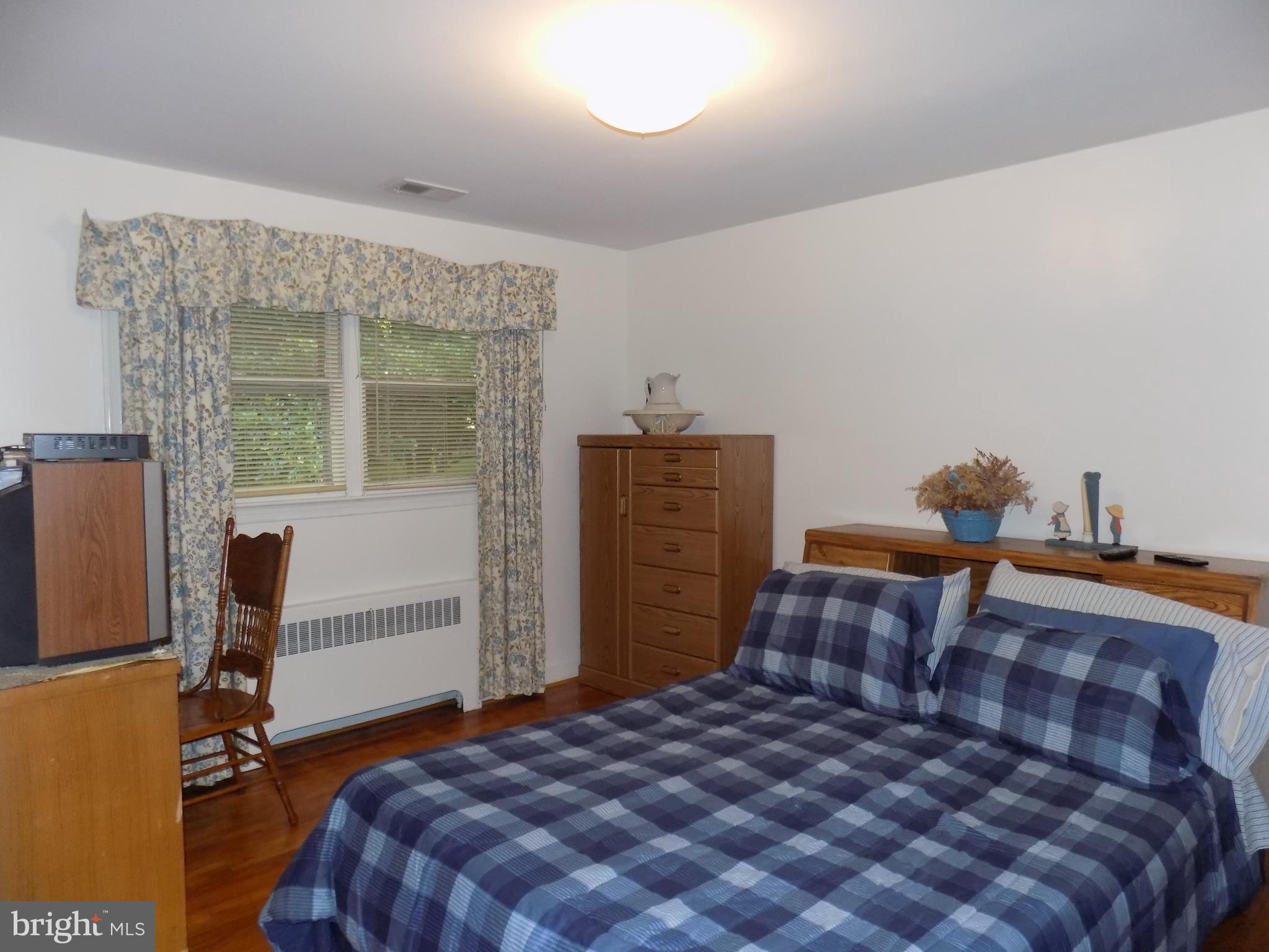 Large 2nd bedroom with Hardwood Floors