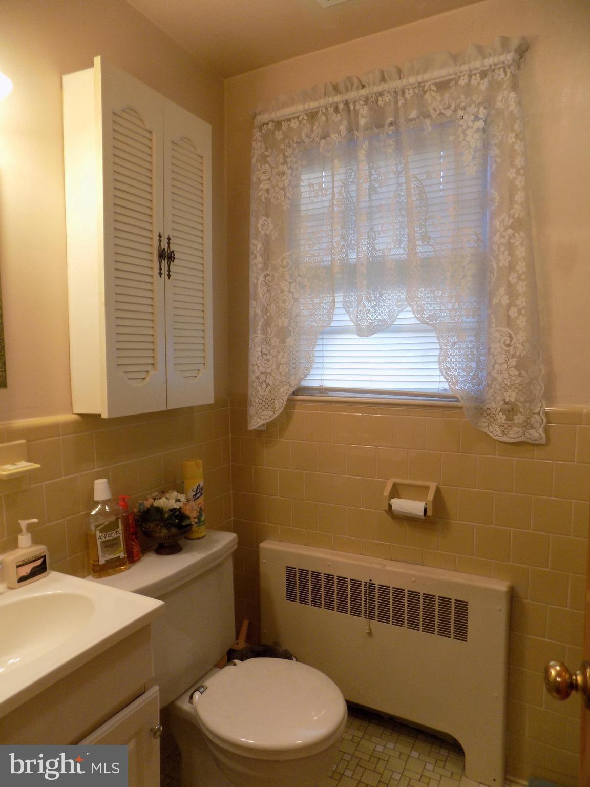 9603 Atom Road Clinton, MD 20735 - Photo 8 of 30 Hallway Full Bathroom