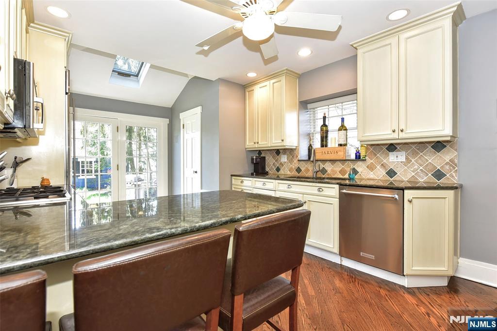 352 Fairway Road Ridgewood, NJ 07450 - Photo 8 of 33