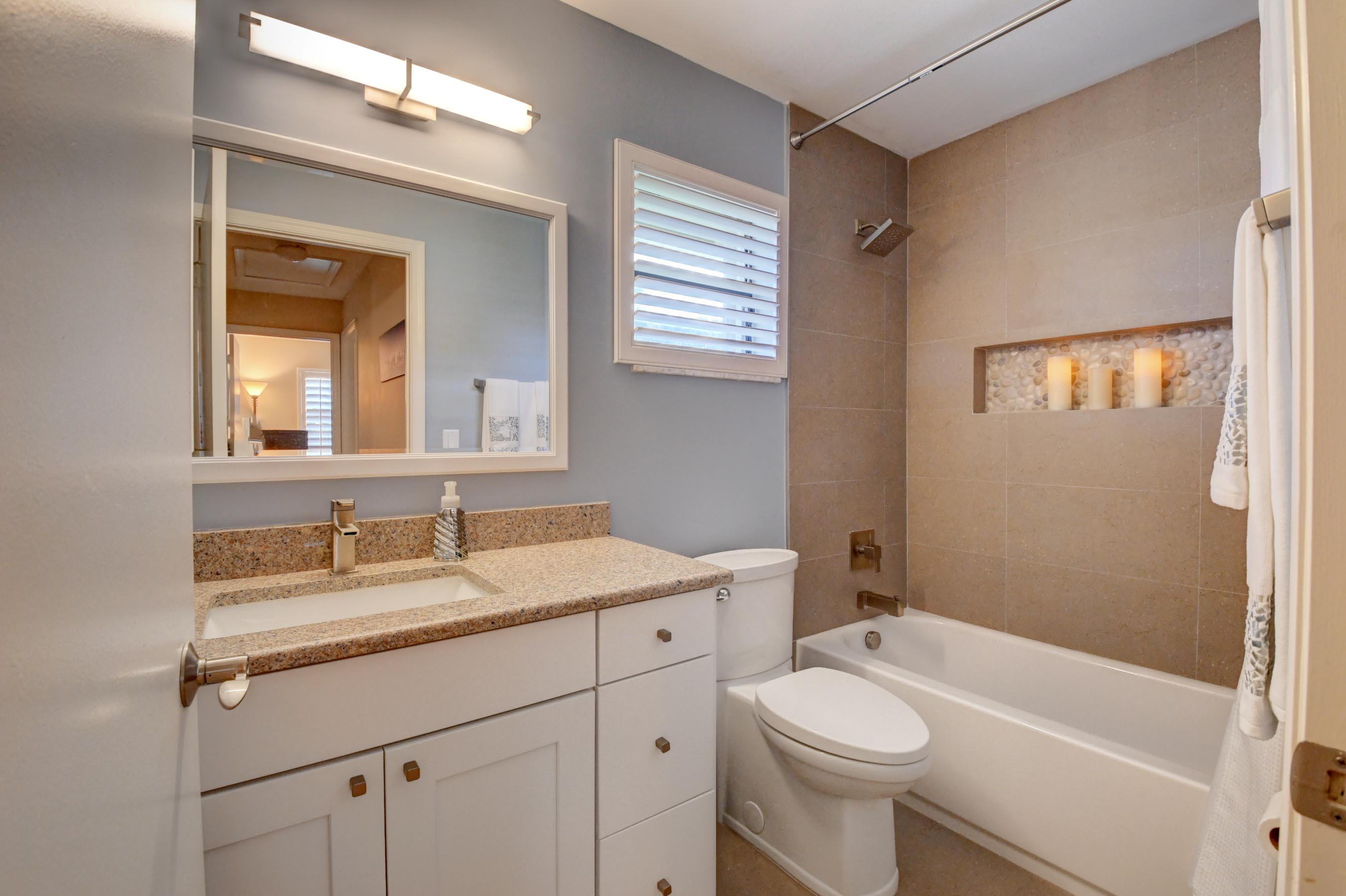 7903 West Country Club Boulevard Boca Raton, FL 33487 - Photo 21 of 32 Bathroom 2