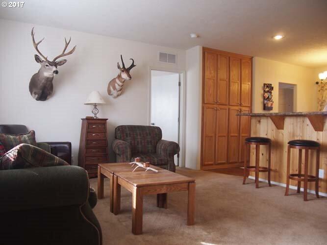 21 South Appleman Road Tygh Valley, OR 97063 - Photo 2 of 18 Living Room