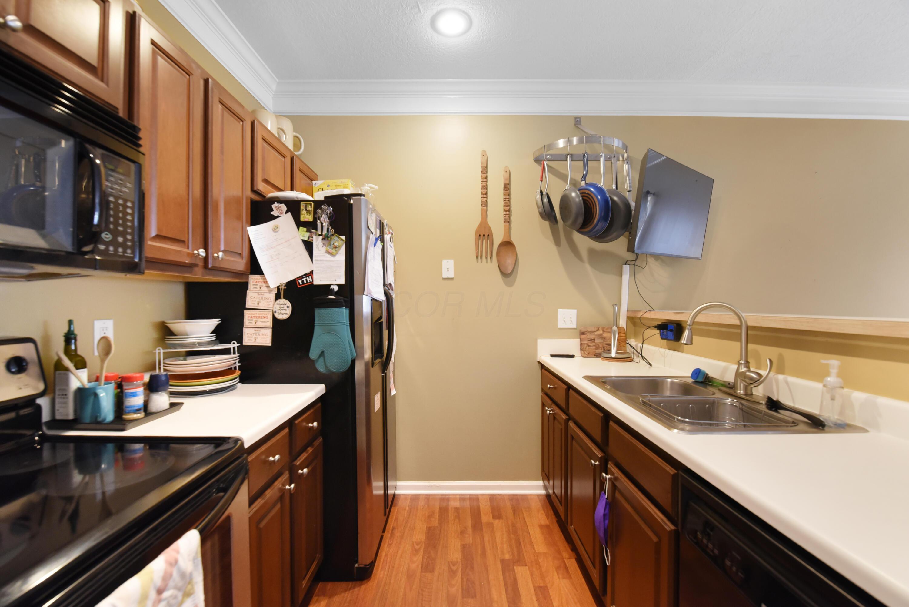 6124 Inishmore Lane Dublin, OH 43017 - Photo 5 of 31 Kitchen