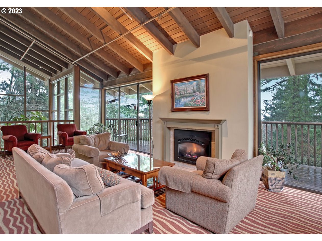 7524 Southwest Barnes Road, Unit A Portland, OR 97225 - Photo 16 of 21 Gallery Image 16