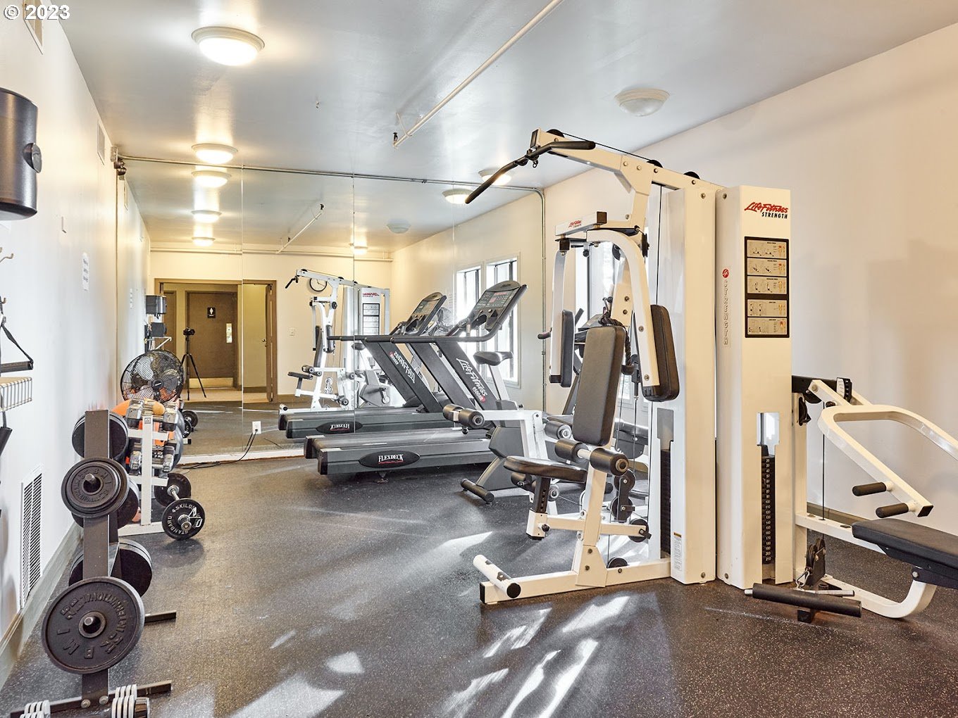 7524 Southwest Barnes Road, Unit A Portland, OR 97225 - Photo 19 of 21 Gallery Image 19
