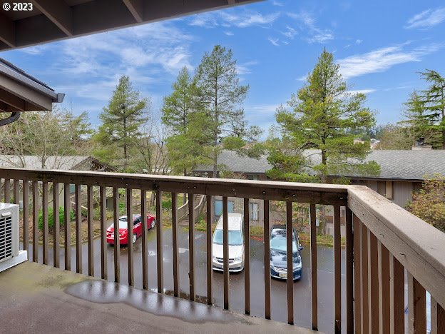 7524 Southwest Barnes Road, Unit A Portland, OR 97225 - Photo 5 of 21 Gallery Image 5