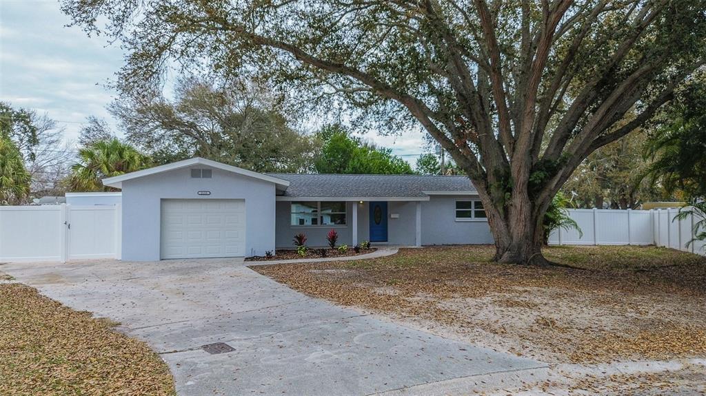 2133 Country Club Ct North  