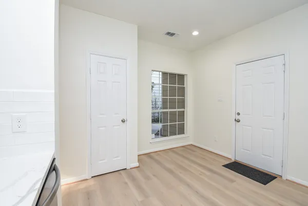 $2,450 | 134 North Magnolia Pond Place, The Woodlands, TX 77381