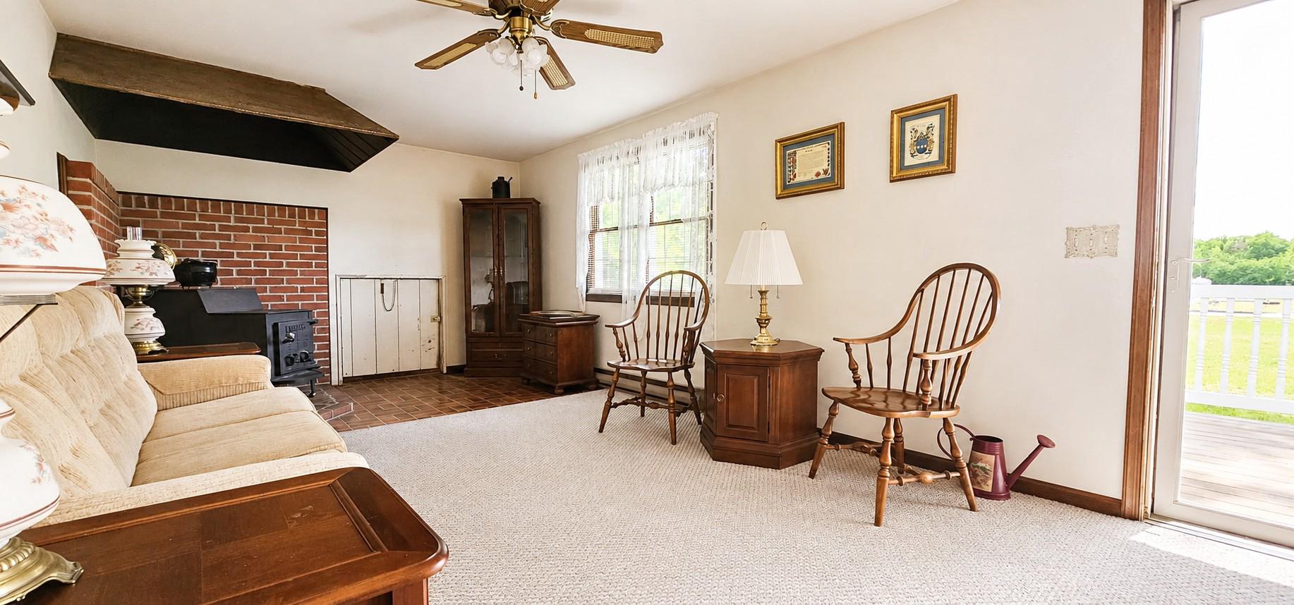 333 McGrath Road Eden, MD 21822 - Photo 5 of 22 a living room with furniture and a window