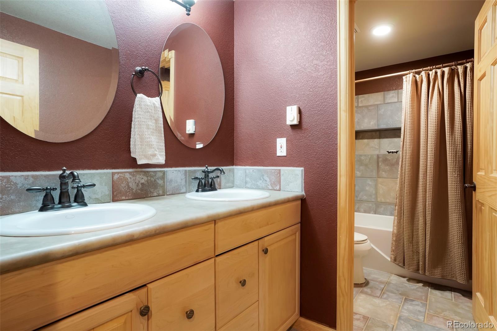 10001 Strathfield Lane Highlands Ranch, CO 80126 - Photo 18 of 26 Gallery Image 18