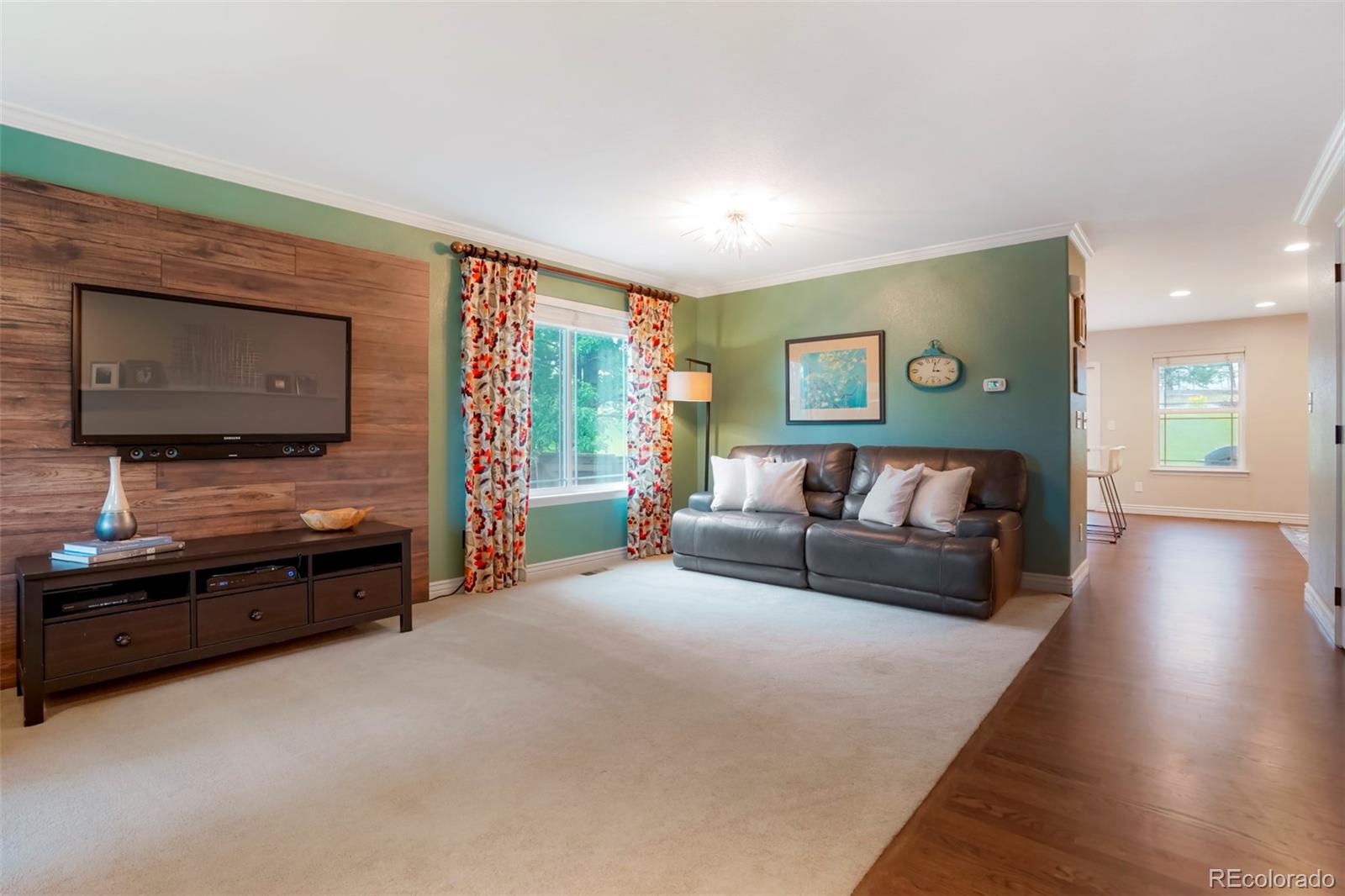 10001 Strathfield Lane Highlands Ranch, CO 80126 - Photo 5 of 26 Gallery Image 5