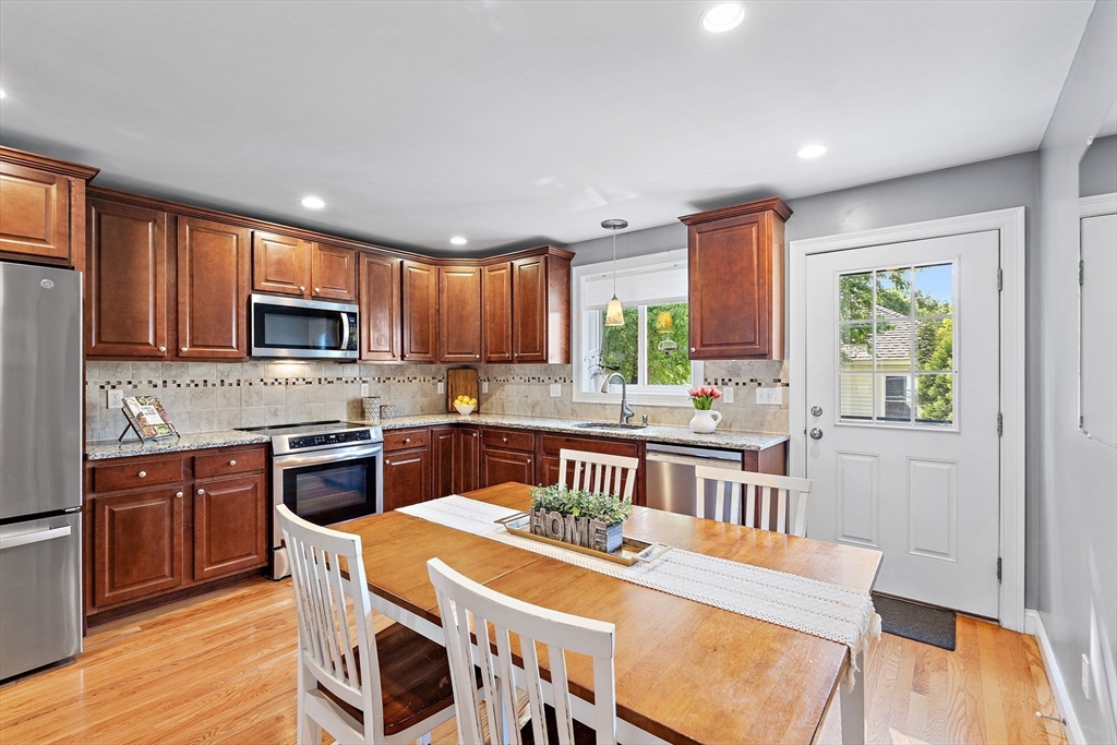 61 Parmenter Road, Unit 1 Waltham, MA 02453 - Photo 3 of 31