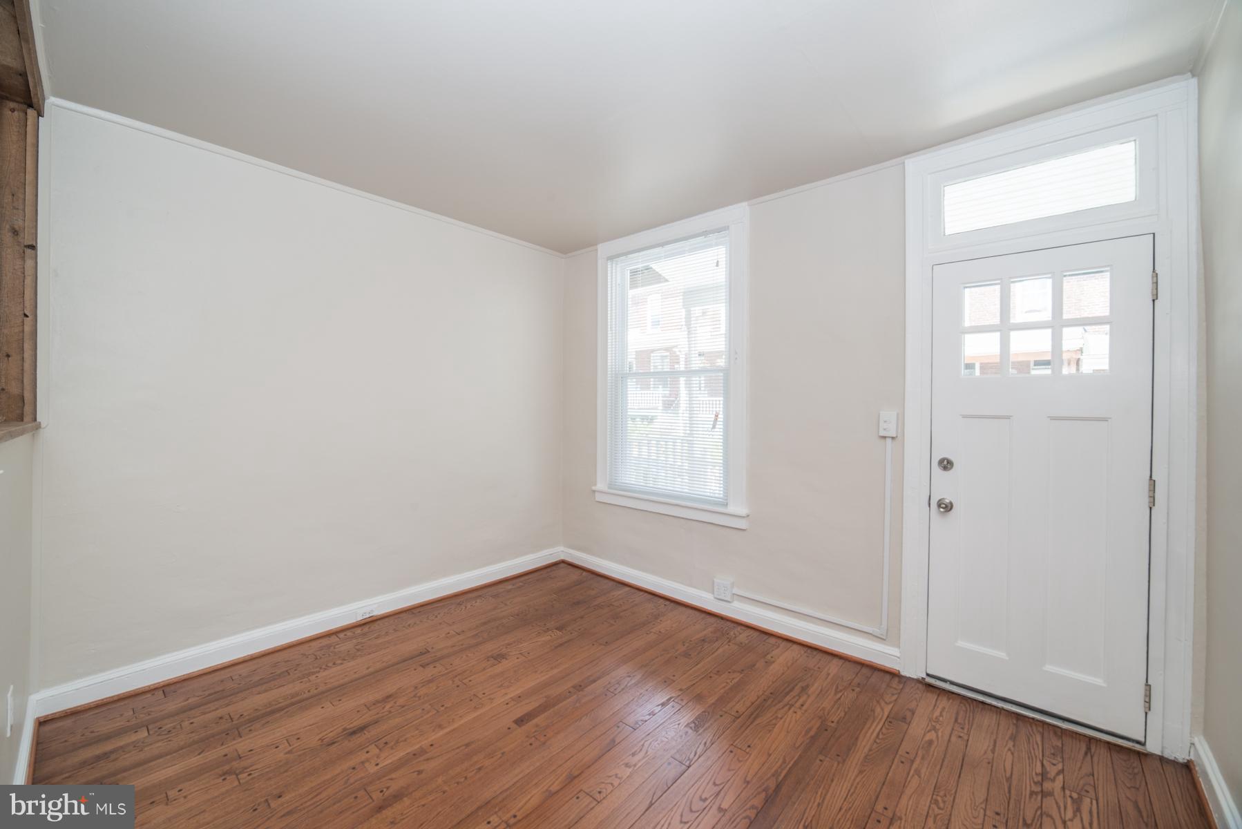 603 Harding Place Baltimore, MD 21211 - Photo 4 of 26 Living Room