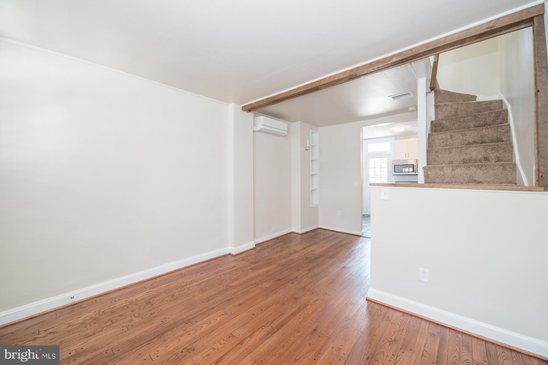 603 Harding Place Baltimore, MD 21211 - Photo 5 of 26 Living Room