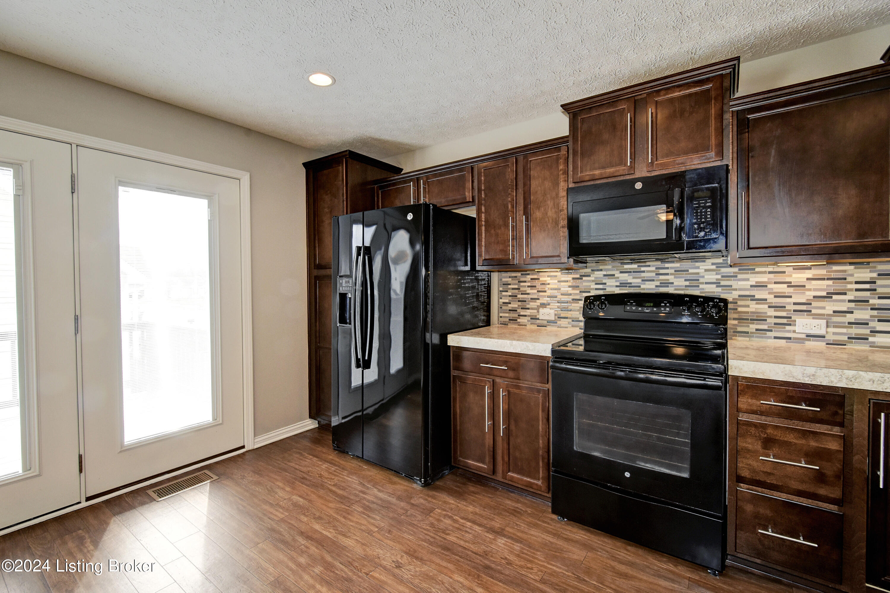 9554 Brooks Bend Road Louisville, KY 40258 - Photo 13 of 37 Recessed and Under-Cabinet Lighting